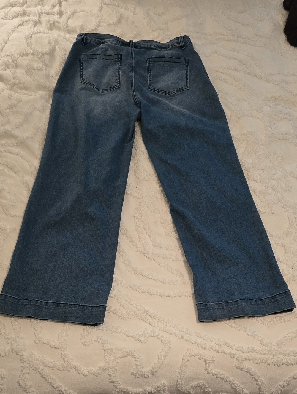 Women's High Rise Wide Leg Jeans, 4 Pocket, Size 14 (310) - Picture 4 of 11